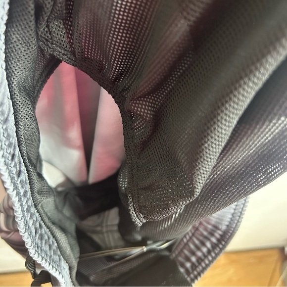 Under Amour Swim Shorts NWT XXL Bathing Trunks Gray Black Striped Men’s - Picture 7 of 8